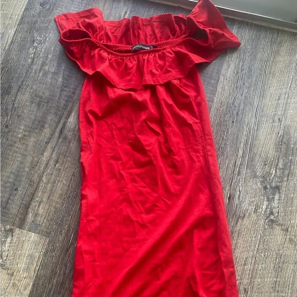 [plt] pretty little thing stretchy off shoulder ruffle mini